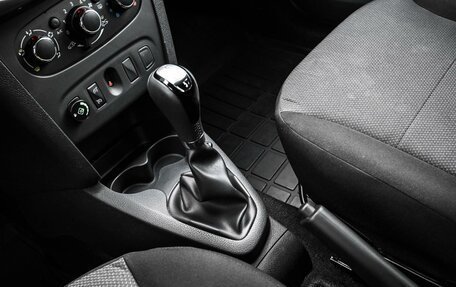 Renault Sandero II рестайлинг, 2015 год, 889 000 рублей, 21 фотография