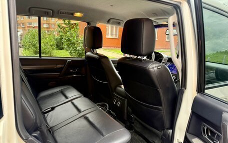 Mitsubishi Pajero IV, 2010 год, 1 585 000 рублей, 13 фотография