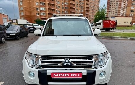 Mitsubishi Pajero IV, 2010 год, 1 585 000 рублей, 2 фотография