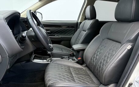 Mitsubishi Outlander III рестайлинг 3, 2022 год, 2 900 000 рублей, 10 фотография