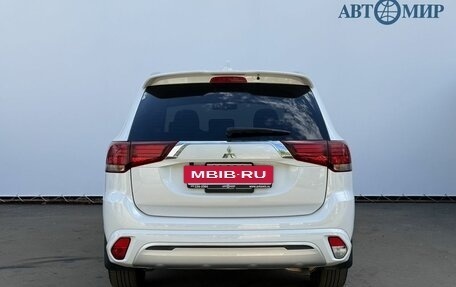 Mitsubishi Outlander III рестайлинг 3, 2022 год, 2 900 000 рублей, 6 фотография