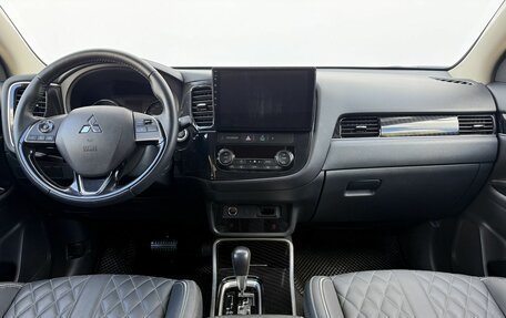 Mitsubishi Outlander III рестайлинг 3, 2022 год, 2 900 000 рублей, 13 фотография