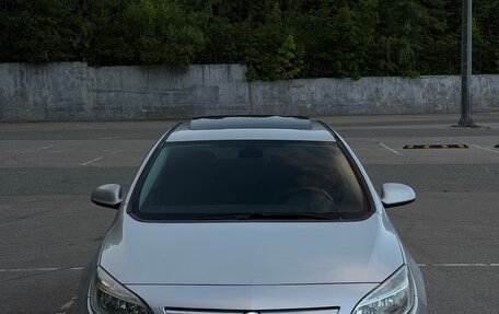 Opel Astra J, 2011 год, 850 000 рублей, 2 фотография