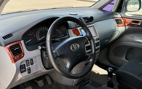 Toyota Avensis Verso I рестайлинг, 2002 год, 900 000 рублей, 11 фотография