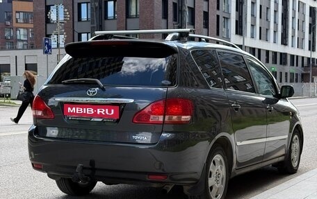 Toyota Avensis Verso I рестайлинг, 2002 год, 900 000 рублей, 3 фотография