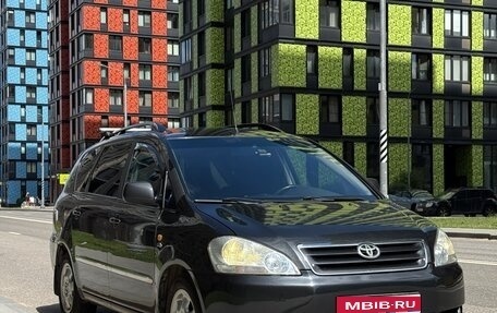 Toyota Avensis Verso I рестайлинг, 2002 год, 900 000 рублей, 1 фотография