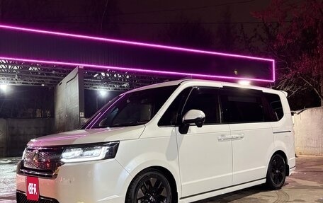 Honda Stepwgn, 2022 год, 2 865 000 рублей, 1 фотография