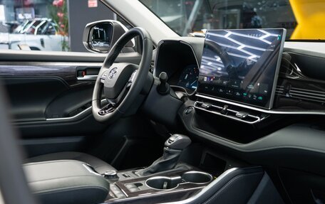 Toyota Highlander, 2025 год, 5 350 000 рублей, 28 фотография