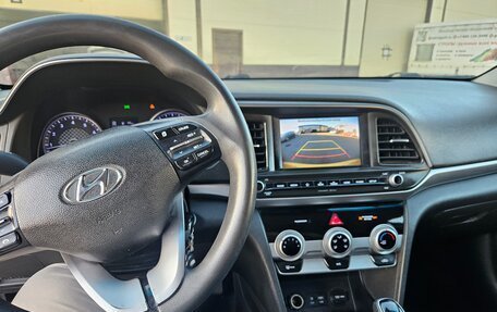 Hyundai Elantra VI рестайлинг, 2019 год, 950 000 рублей, 12 фотография