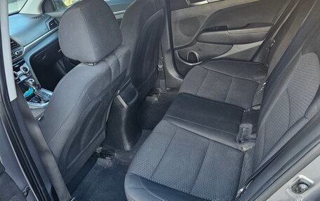 Hyundai Elantra VI рестайлинг, 2019 год, 950 000 рублей, 9 фотография