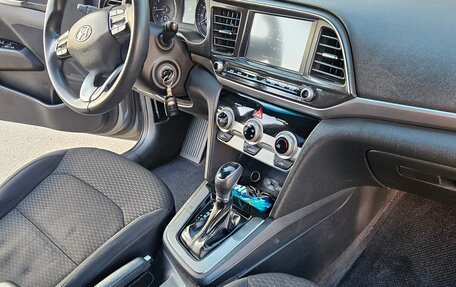 Hyundai Elantra VI рестайлинг, 2019 год, 950 000 рублей, 14 фотография