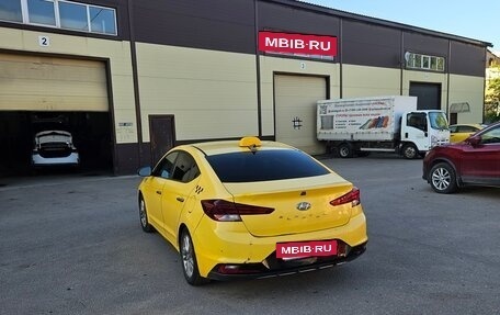 Hyundai Elantra VI рестайлинг, 2019 год, 950 000 рублей, 5 фотография