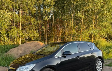 Opel Astra J, 2010 год, 560 000 рублей, 2 фотография