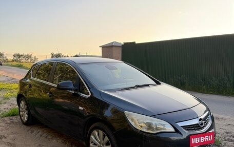 Opel Astra J, 2010 год, 560 000 рублей, 3 фотография