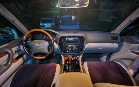 Toyota Land Cruiser 100 рестайлинг 2, 2001 год, 1 550 000 рублей, 23 фотография