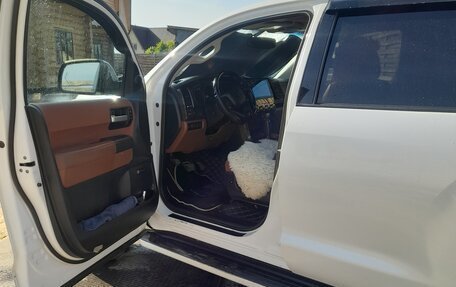 Toyota Sequoia II рестайлинг, 2011 год, 3 550 000 рублей, 3 фотография