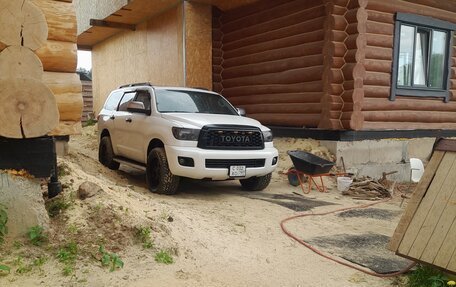 Toyota Sequoia II рестайлинг, 2011 год, 3 550 000 рублей, 12 фотография