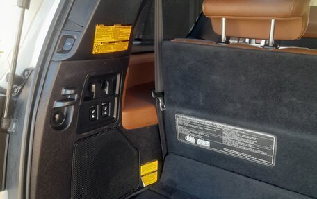 Toyota Sequoia II рестайлинг, 2011 год, 3 550 000 рублей, 19 фотография