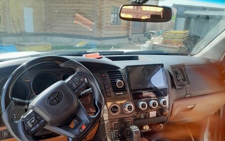 Toyota Sequoia II рестайлинг, 2011 год, 3 550 000 рублей, 23 фотография