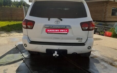 Toyota Sequoia II рестайлинг, 2011 год, 3 550 000 рублей, 21 фотография