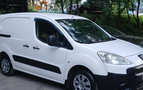 Peugeot Partner II рестайлинг 2, 2011 год, 650 000 рублей, 2 фотография