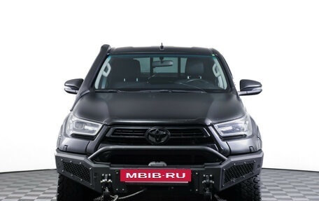 Toyota Hilux VIII, 2022 год, 4 400 000 рублей, 2 фотография