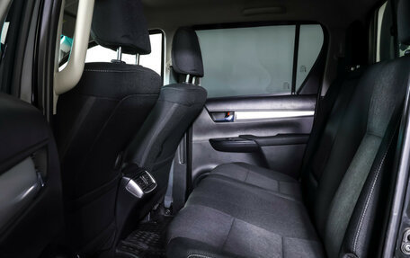 Toyota Hilux VIII, 2022 год, 4 400 000 рублей, 11 фотография