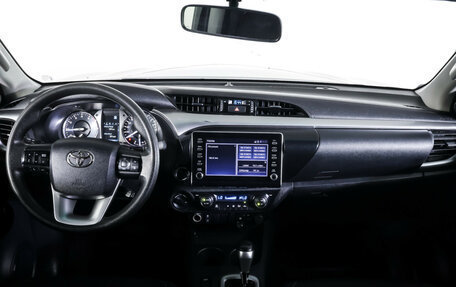 Toyota Hilux VIII, 2022 год, 4 400 000 рублей, 12 фотография