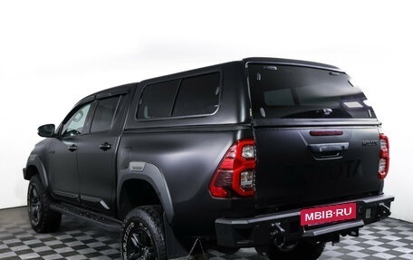 Toyota Hilux VIII, 2022 год, 4 400 000 рублей, 7 фотография