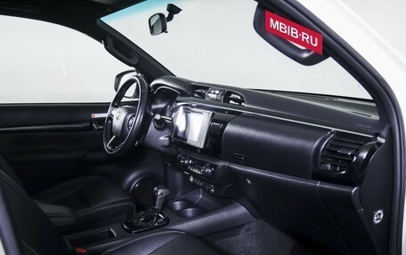 Toyota Hilux VIII, 2020 год, 4 290 000 рублей, 10 фотография