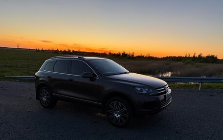 Volkswagen Touareg III, 2011 год, 2 050 000 рублей, 2 фотография