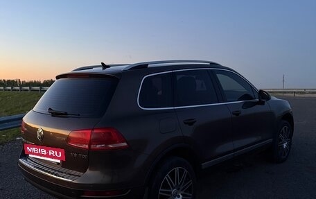 Volkswagen Touareg III, 2011 год, 2 050 000 рублей, 3 фотография