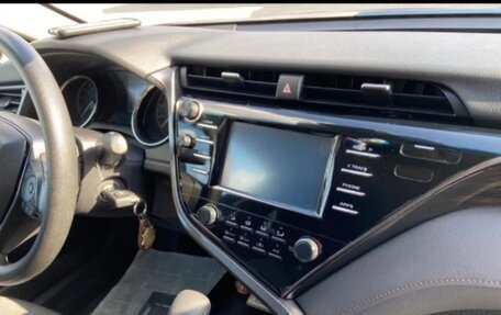 Toyota Camry, 2019 год, 2 350 000 рублей, 8 фотография