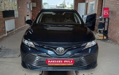 Toyota Camry, 2019 год, 2 350 000 рублей, 4 фотография