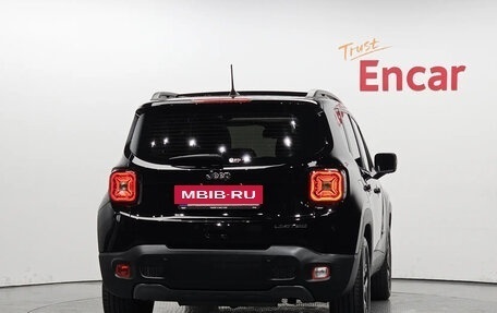 Jeep Renegade I рестайлинг, 2023 год, 1 700 000 рублей, 4 фотография