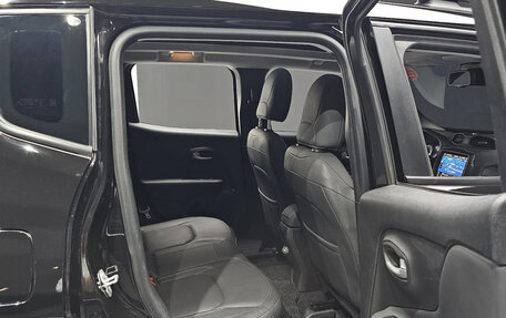 Jeep Renegade I рестайлинг, 2023 год, 1 700 000 рублей, 26 фотография