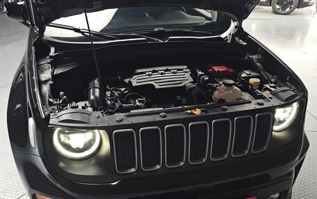 Jeep Renegade I рестайлинг, 2023 год, 1 700 000 рублей, 28 фотография