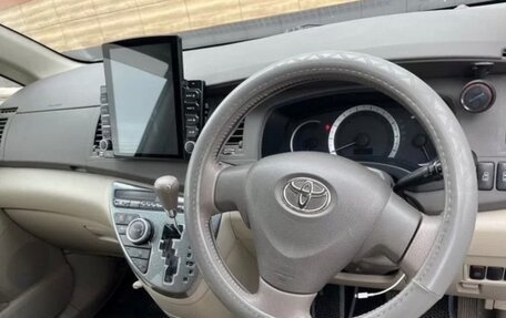 Toyota ISis I, 2008 год, 1 050 000 рублей, 2 фотография