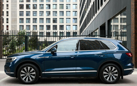 Volkswagen Touareg III, 2018 год, 4 150 000 рублей, 5 фотография