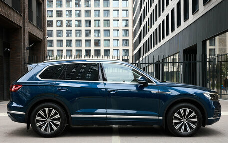 Volkswagen Touareg III, 2018 год, 4 150 000 рублей, 7 фотография
