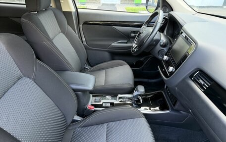 Mitsubishi Outlander III рестайлинг 3, 2020 год, 2 685 000 рублей, 10 фотография