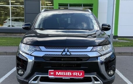 Mitsubishi Outlander III рестайлинг 3, 2020 год, 2 685 000 рублей, 2 фотография