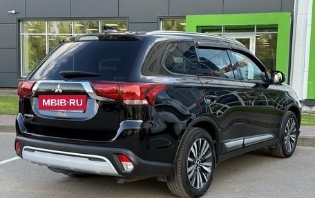 Mitsubishi Outlander III рестайлинг 3, 2020 год, 2 685 000 рублей, 5 фотография