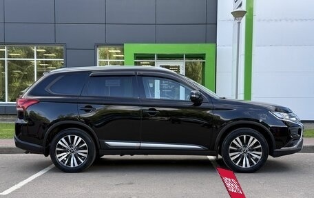Mitsubishi Outlander III рестайлинг 3, 2020 год, 2 685 000 рублей, 4 фотография