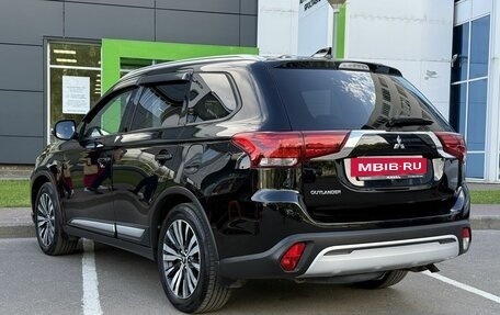 Mitsubishi Outlander III рестайлинг 3, 2020 год, 2 685 000 рублей, 7 фотография