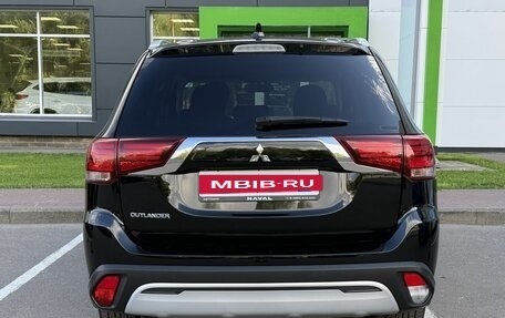 Mitsubishi Outlander III рестайлинг 3, 2020 год, 2 685 000 рублей, 6 фотография