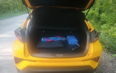 Toyota C-HR I рестайлинг, 2016 год, 1 970 000 рублей, 11 фотография