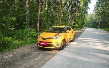Toyota C-HR I рестайлинг, 2016 год, 1 970 000 рублей, 8 фотография
