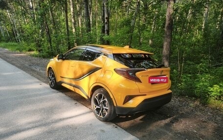 Toyota C-HR I рестайлинг, 2016 год, 1 970 000 рублей, 6 фотография