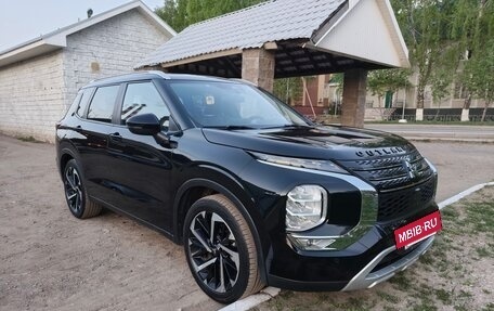 Mitsubishi Outlander, 2022 год, 3 650 000 рублей, 2 фотография